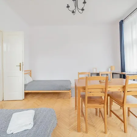 Authentic Czech Experience By Rentez Apartamento Praga